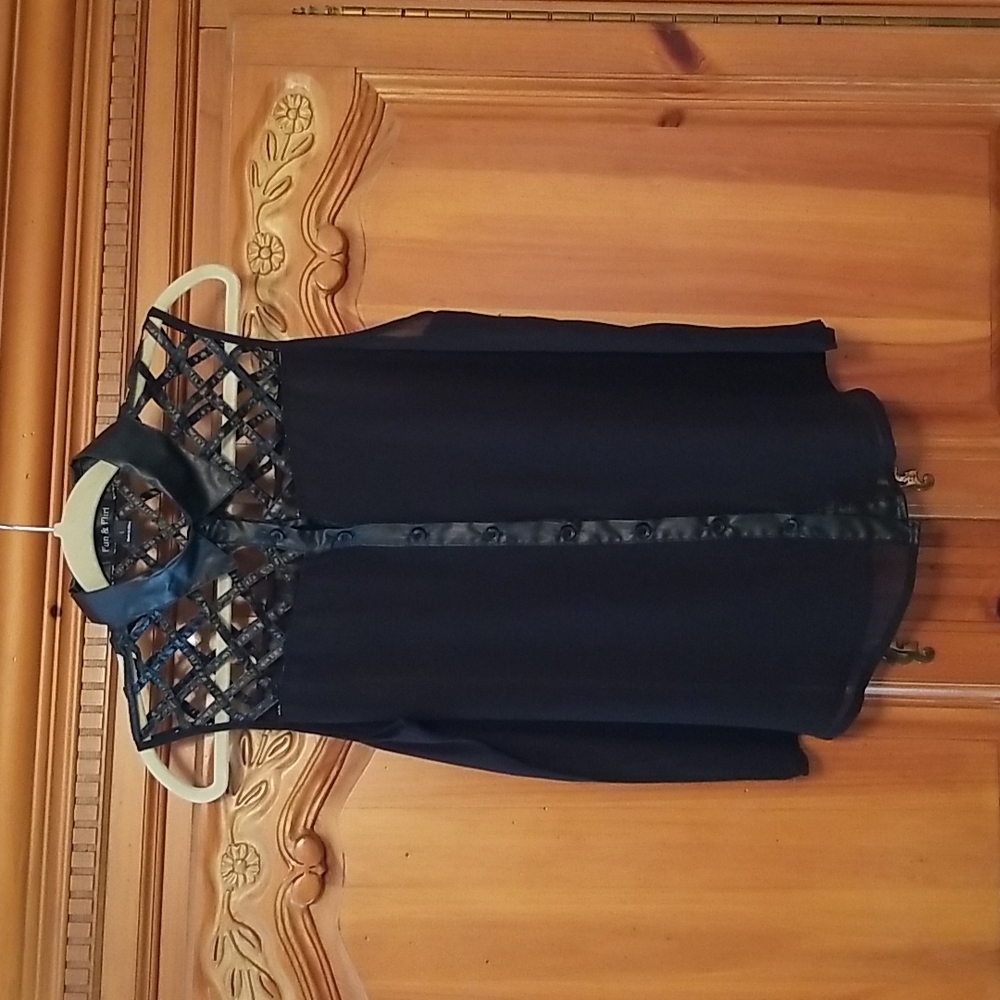 Cute black sleeveless top